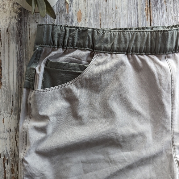 Eddie Bauer ClimaTrail Shorts Tan Women's 16 - Picture 3 of 6